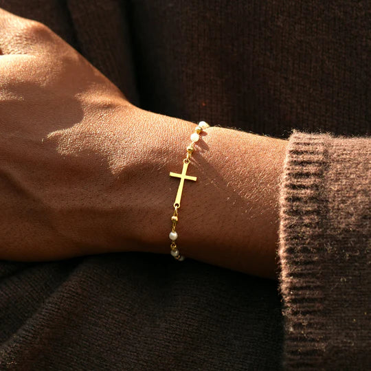 MY SMALL CIRCLE OF FEMALE FRIENDS CROSS PEARL BRACELET