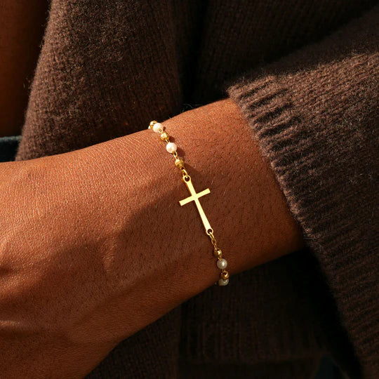 MY SMALL CIRCLE OF FEMALE FRIENDS CROSS PEARL BRACELET